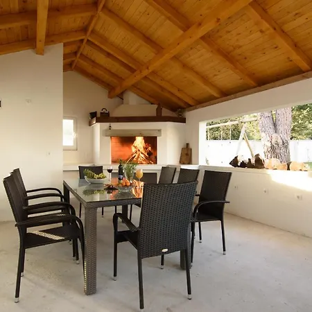 Beachfront With Private Parking Ae1183 Apartment