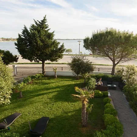 Apartment Beachfront With Private Parking Ae1183 *