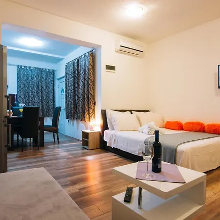 Beachfront With Private Parking Ae1183 *