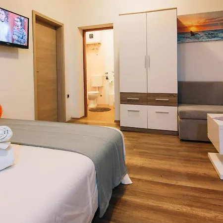 Beachfront With Private Parking Ae1183 Apartment